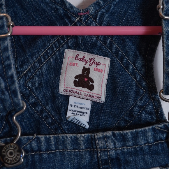 3/$18 Girl's Gap Denim Jumper 18-24m - Picture 3 of 3